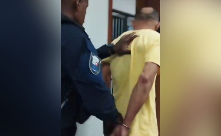 Motorista sem CNH foge e é preso após voltar ao local de acidente em Vitória