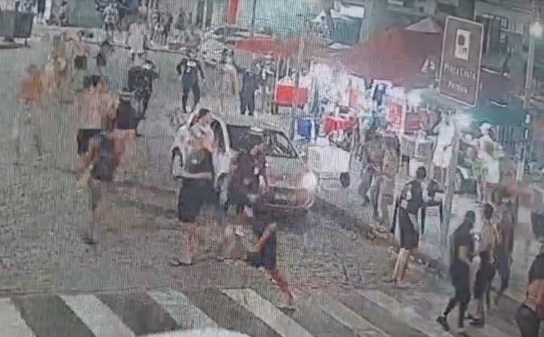 Mulher trans armada com facão é morta durante confusão no Centro de Vitória