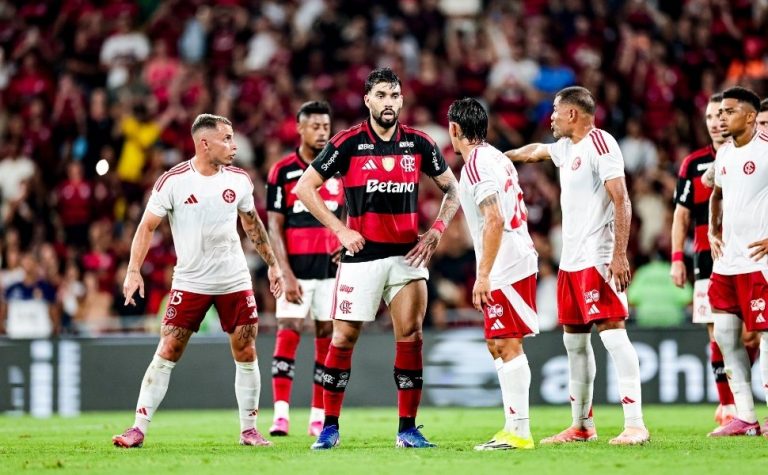 Na estreia de Paquetá no Maracanã, Flamengo apenas empata com o Inter e é vaiado