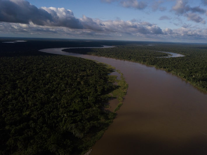 Naufrágio no Amazonas mata uma criança de três anos e uma mulher e deixa sete pessoas desaparecidas