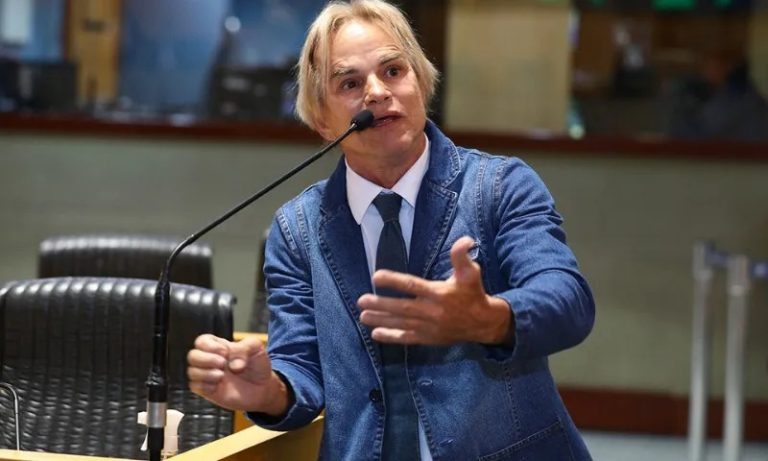 “Ninguém me fará de trouxa este ano”, diz Meneguelli