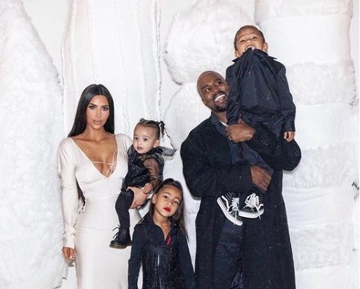 ‘Nós sempre vamos ser uma família’, diz Kim Kardashian sobre relação com Kanye West