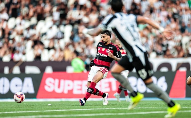 Paquetá desencanta, Flamengo elimina Botafogo e vai à semi do Carioca