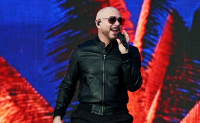 Pitbull convoca fãs para recorde de maior reunião de pessoas com toucas carecas