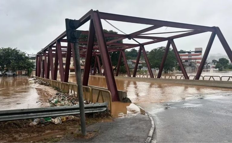 Chuvas deixam ao menos 20 mortos na zona da mata de MG