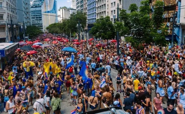Prefeitura de SP contraria própria regra ao liberar bloco que teve tumulto