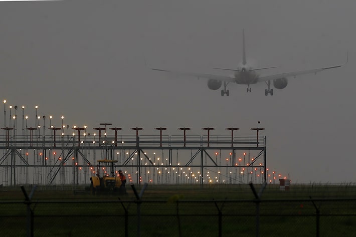Presença de drones perto de aeroportos pode aumentar? Veja o que dizem especialistas