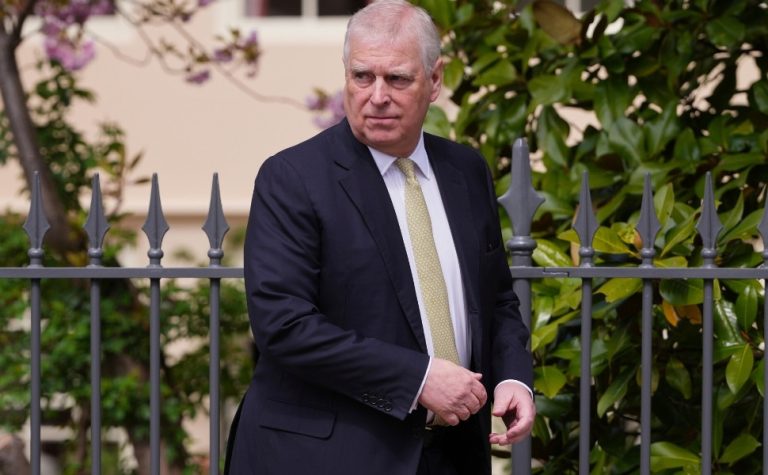 Quem é Andrew, 1º do alto escalão da família real britânica a ser preso em 377 anos