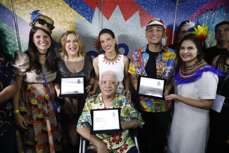 Raquel Lyra abre Carnaval do Estado em festival realizado no Recife