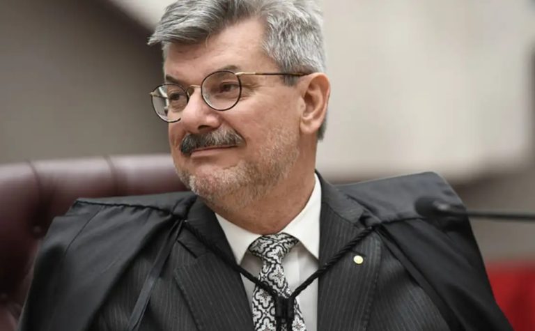 STJ afasta cautelarmente ministro acusado de importunação sexual
