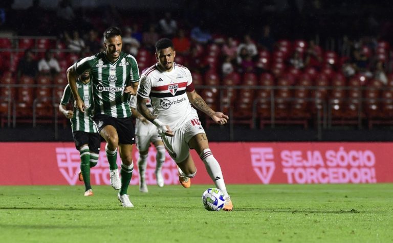 São Paulo busca o topo contra o Coritiba