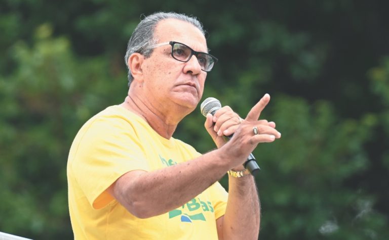 Silas Malafaia: “Eduardo Bolsonaro vai ajudar mais calado”