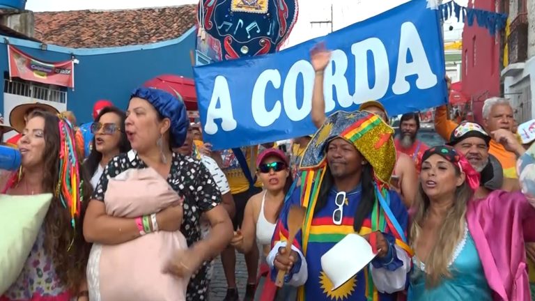 “Só mais cinco minutinhos?” Em Olinda, o bloco A Corda não deixa ninguém dormir