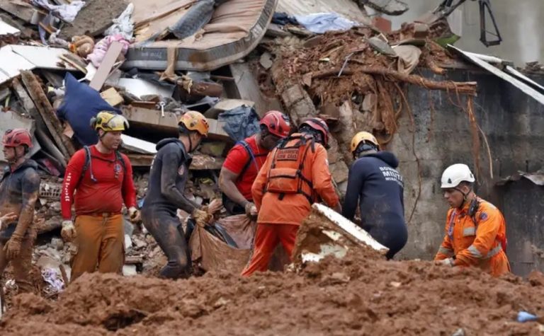 Chega a 68 o número de mortos após chuvas na zona da mata, em Minas Gerais