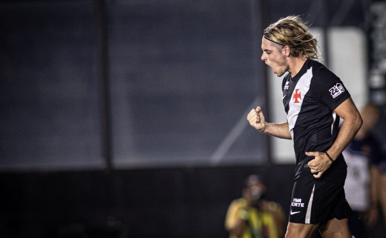Spinelli ganha moral no Vasco após boa estreia