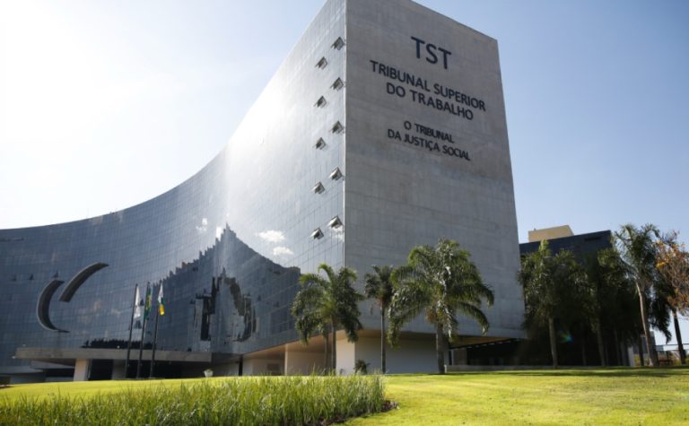 TST cria cotas para mulheres trans em vagas de empresas prestadoras de serviços