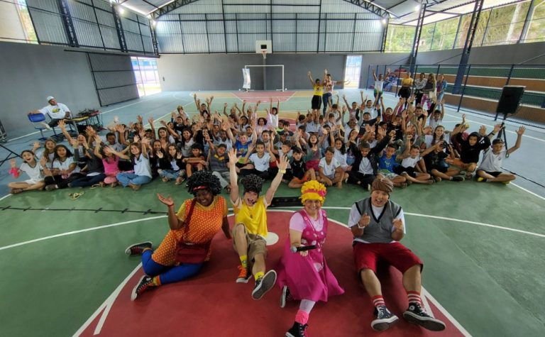 Teatro leva lições de segurança digital a alunos de Cachoeiro de Itapemirim