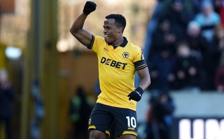 Técnico do Wolverhampton confirma saída de Arias
