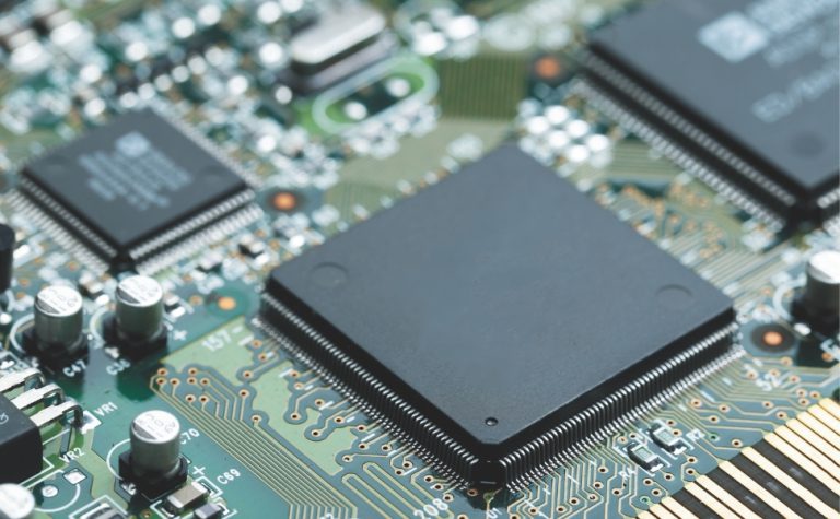 Tecnologia: preocupação com crise faz empresas estocarem chips