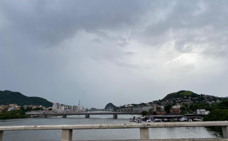 Tempo severo: ES segue em alerta vermelho para acumulados de chuva nesta sexta