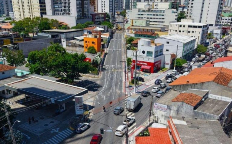 Trecho da Avenida Luciano das Neves, em Vila Velha, é totalmente interditado