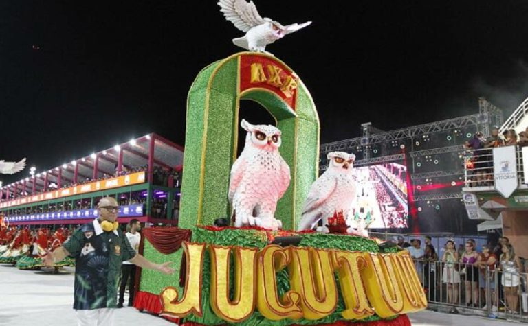 Unidos de Jucutuquara exalta a força da mulher no Carnaval de Vitória