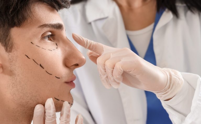 Vaidade masculina: procedimentos estéticos e plásticas em homens dobram em 7 anos