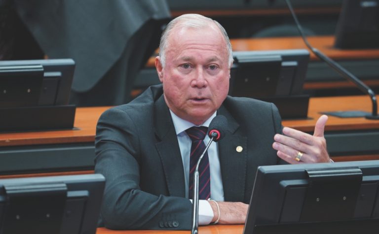 Votação do fim da escala 6 x 1 deve acontecer em maio no Congresso Nacional