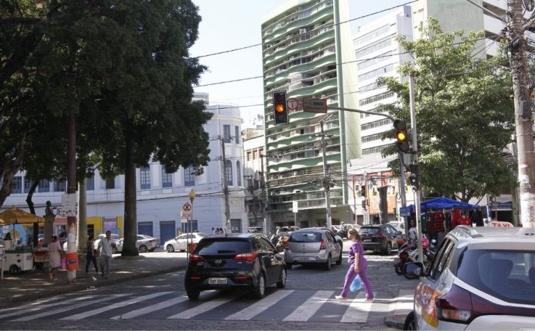 Obras da Cesan fecham vias e mudam trânsito em Vitória