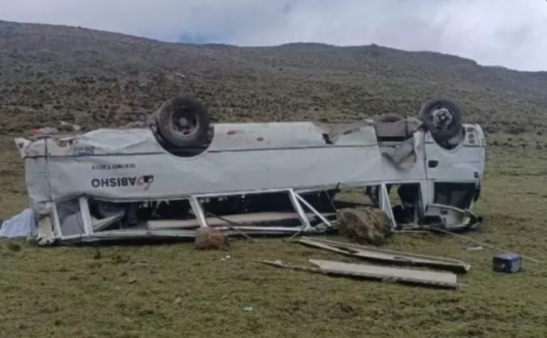 Acidente com ônibus turístico deixa ao menos 10 mortos no Peru
