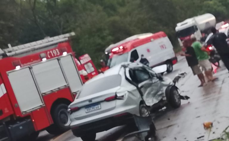 Acidente em Aracruz deixa duas pessoas mortas e outra ferida