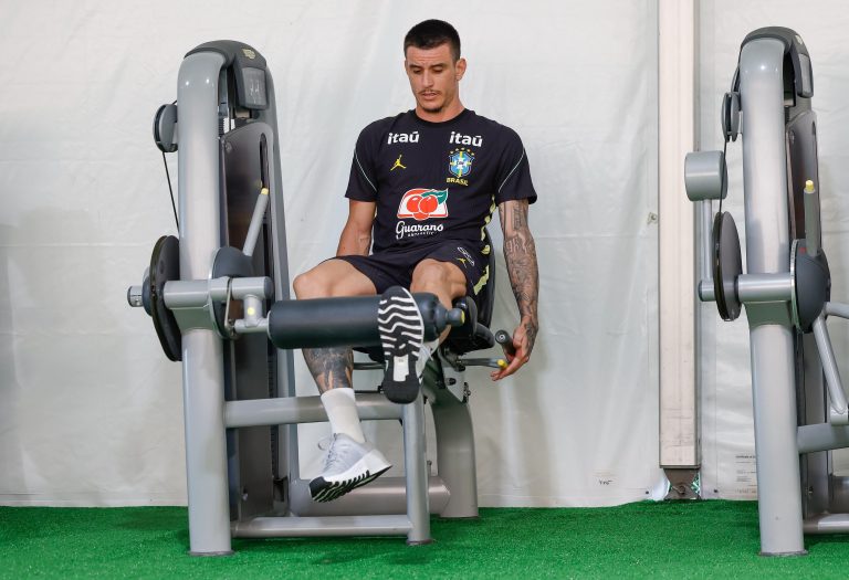 Ancelotti faz novos testes na seleção brasileira e coloca Ibañez na lateral-direita