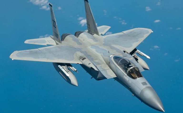 Após ultimato de Trump, Irã diz ter atingido caça F-15 que sobrevoava Ormuz