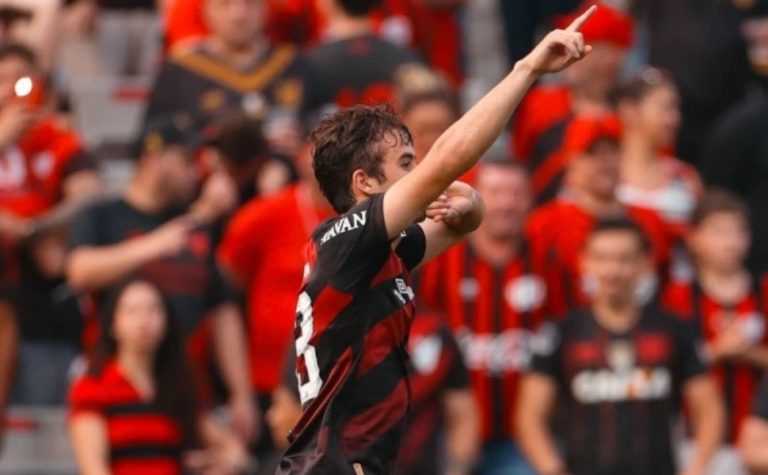 Athletico supera o Coritiba no Brasileirão e encerra jejum no clássico paranaense