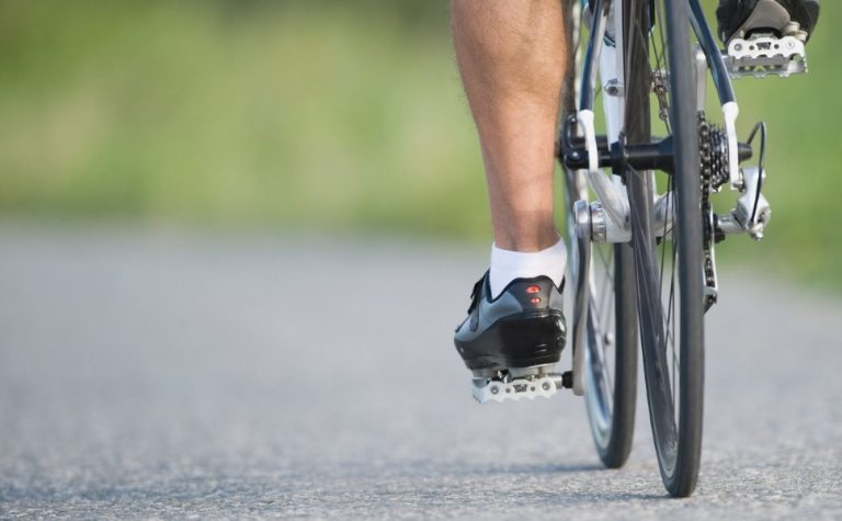 Atleta morre após passar mal em prova do Ironman em Curitiba