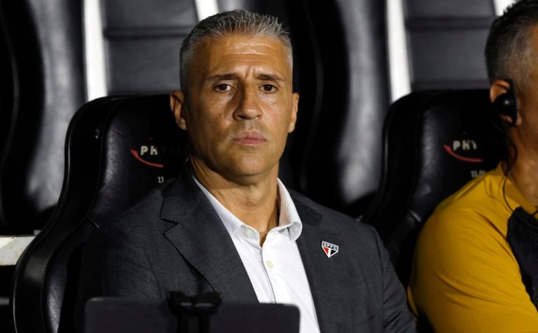 Botafogo abre negociações com o técnico Hernán Crespo para a vaga de Martín Anselmi
