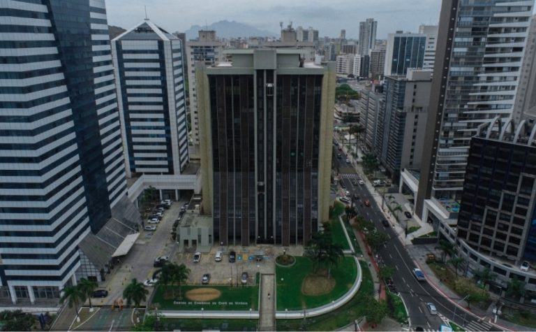 CRT-ES define banca examinadora para processo seletivo com salários até R$ 4,6 mil