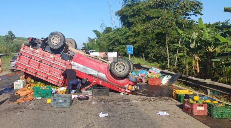 Caminhonete capota na BR-101 em Escada; duas pessoas ficam feridas