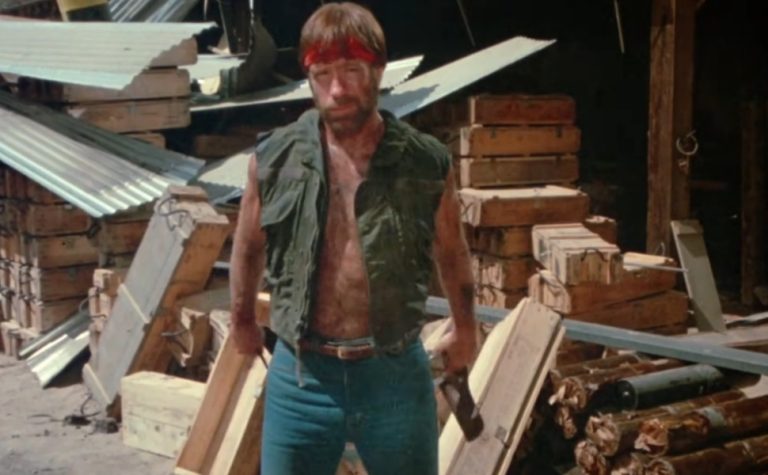 Chuck Norris: os principais filmes com o mestre das artes marciais e onde assistir