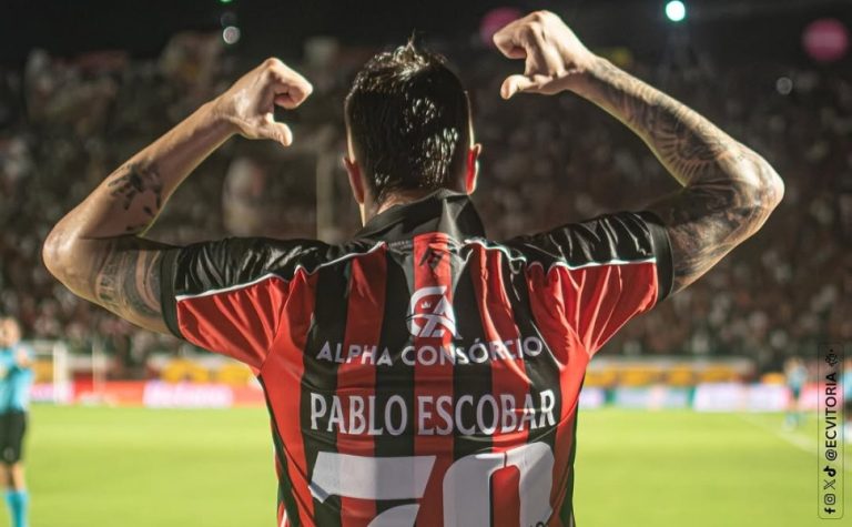 Com homenagem a Wagner Moura, Vitória vence Atlético-MG em casa por 2 a 0