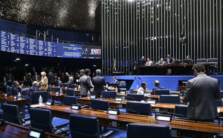 Congresso aprova a criação de 17.800 cargos de servidores públicos