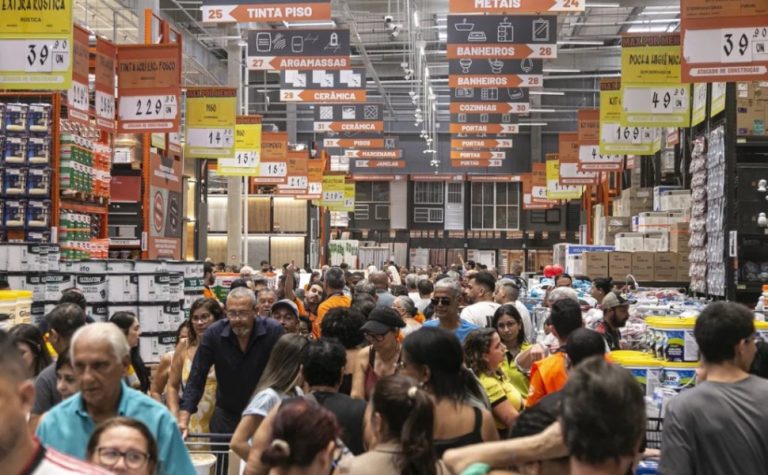 Contratação de recém-formados com salário de até R$ 5 mil no ES