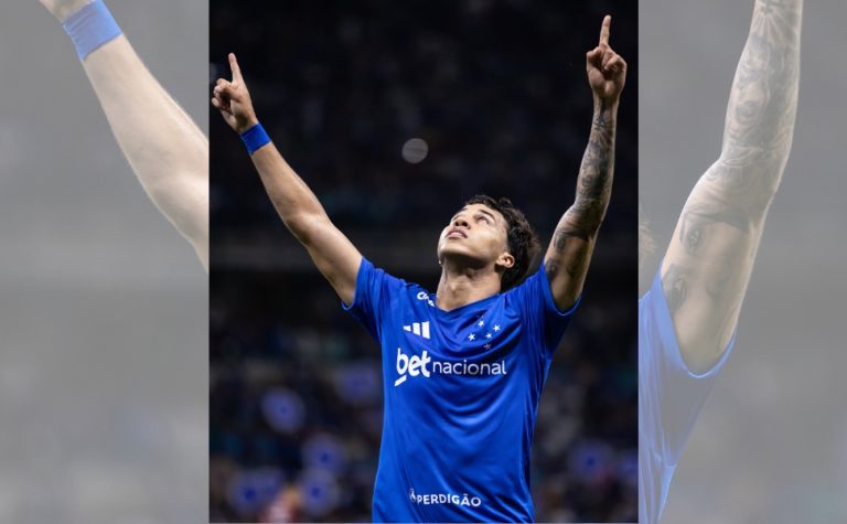 Cruzeiro marca no fim e retorna à decisão