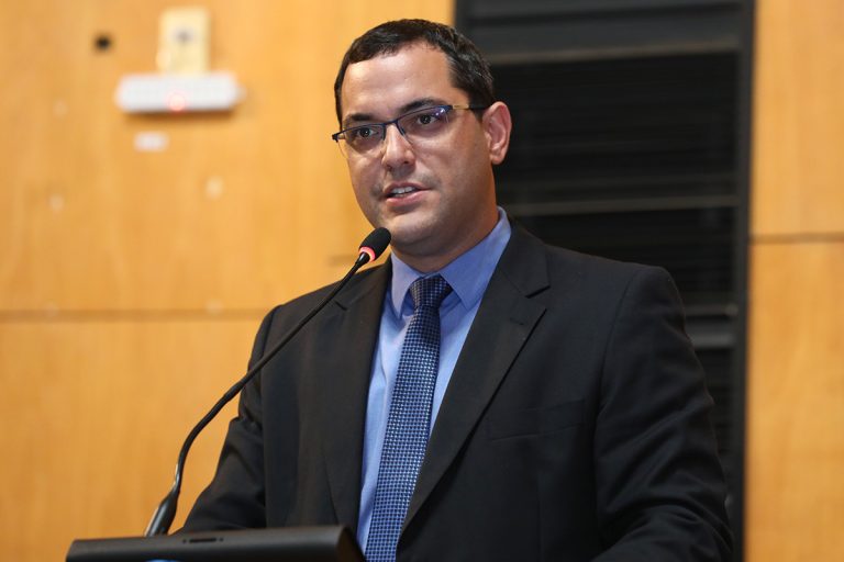 Deputado pode deixar base do governo