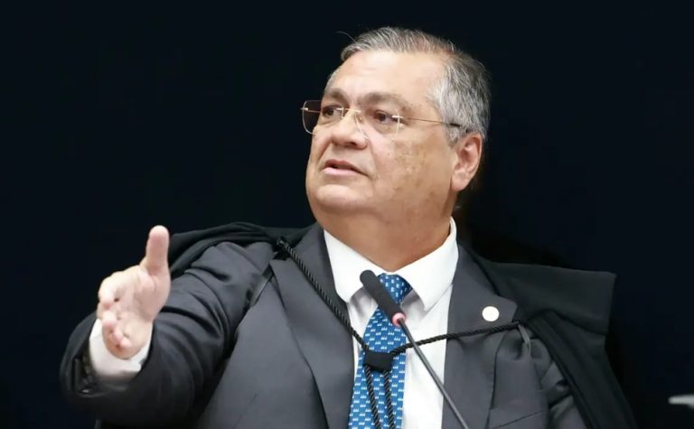 Dino acaba com a aposentadoria compulsória como punição a juízes