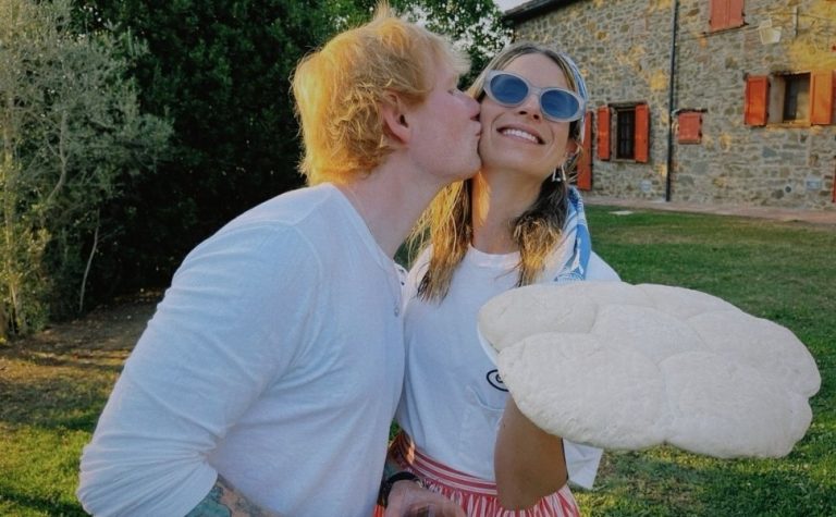 Ed Sheeran comenta recuperação da esposa após cirurgia para retirada de tumor