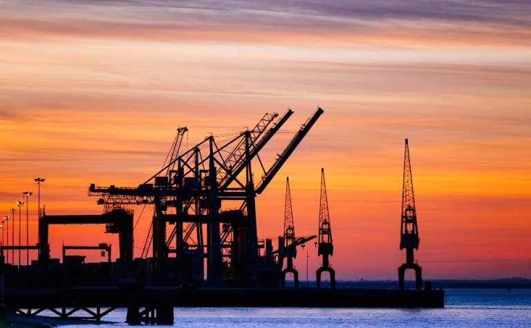 Empregos no setor de petróleo com salário de até R$ 40 mil no ES