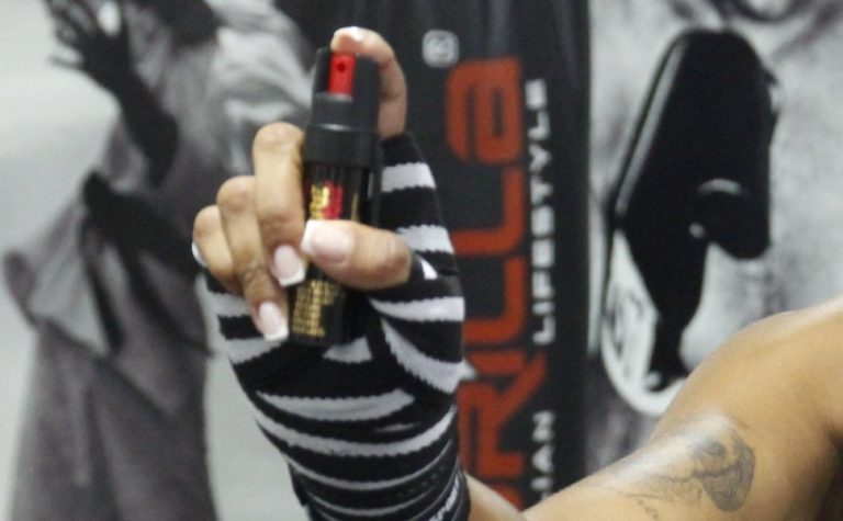 Entenda regras para mulheres usarem spray de pimenta para defesa pessoal