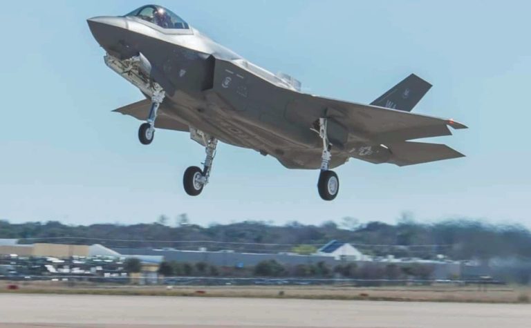 Espanha fecha espaço aéreo para aviões dos EUA
