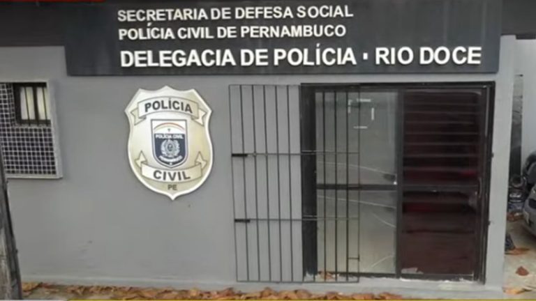 Família foge após vídeo de abuso contra um menino e polícia descobre mais 6 vítimas